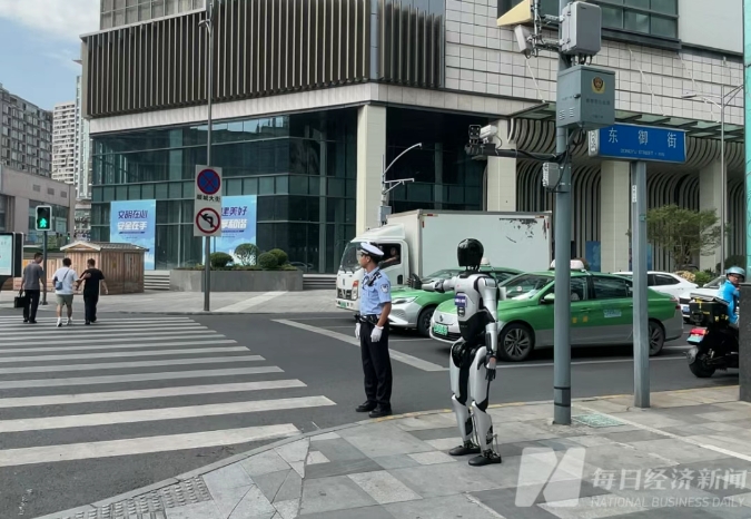 机器人遇见城里人背后，成都在做什么“试验”？