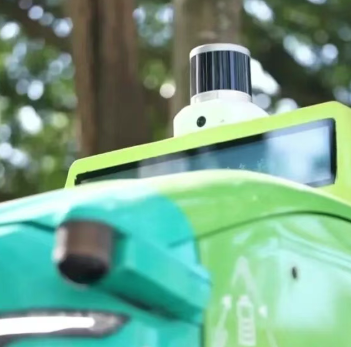 干活儿轻松多了！环卫工人有了机器人“同事”